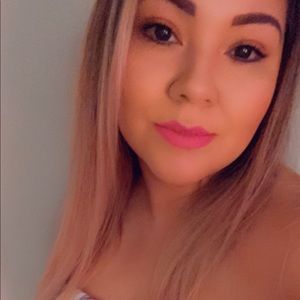 Meet your Posher, Dania